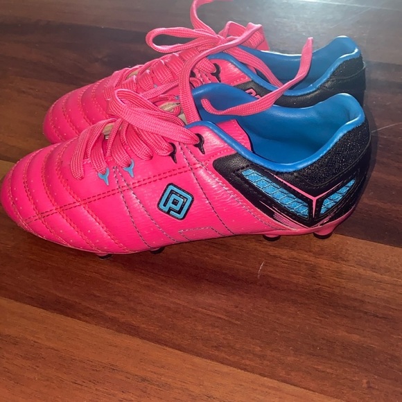 Dream Pairs Little Girls soccer cleats size 13 used in great condition - Picture 2 of 4